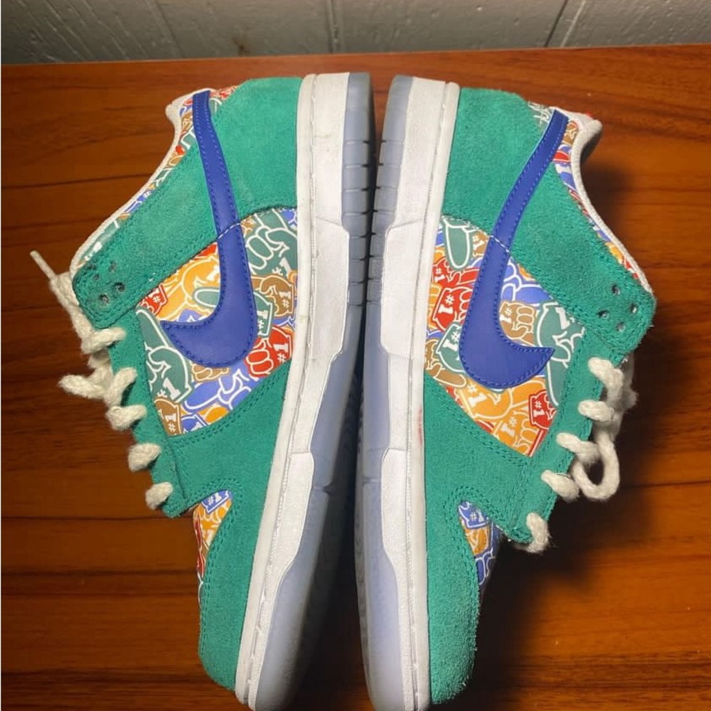 Foam Finger Dunks - Picture 3 of 7